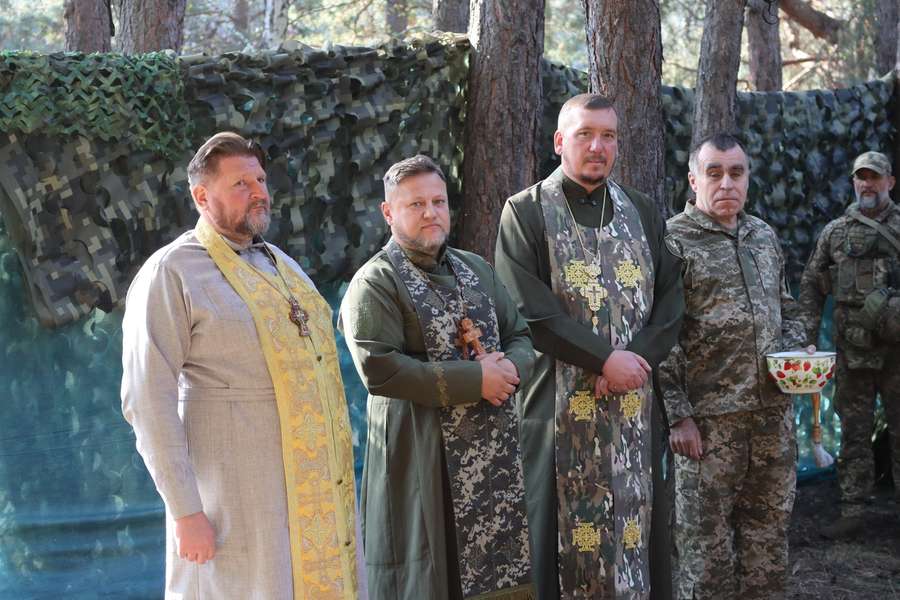 День капелана: волинські воїни зворушливо привітали душпастирів (фото)