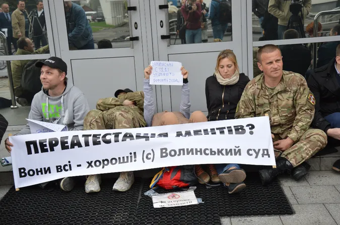 Луцькі активісти «лежали» під адмінсудом проти поновлення «ментів» (оновлено)