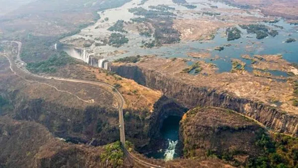 Відомий водоспад Вікторія рекордно обмілів (фото)