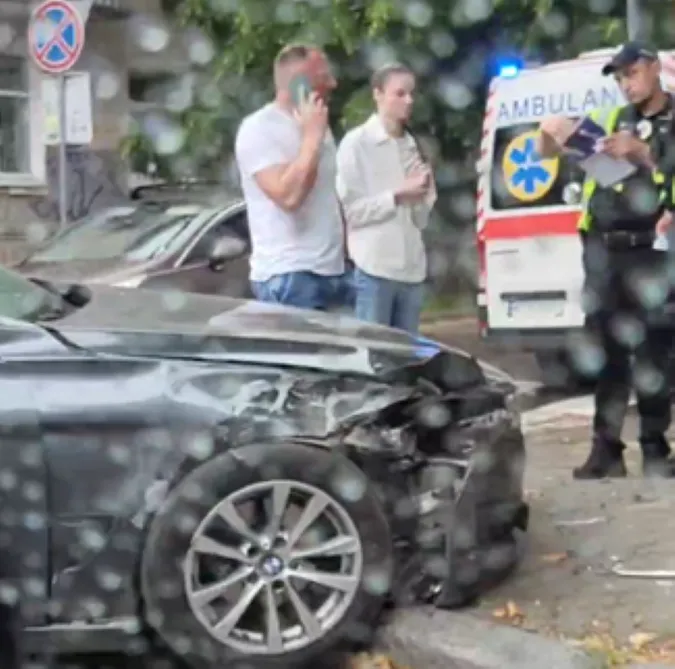 Працюють поліція і медики: у центрі Луцька – ще одна аварія (відео, оновлено)