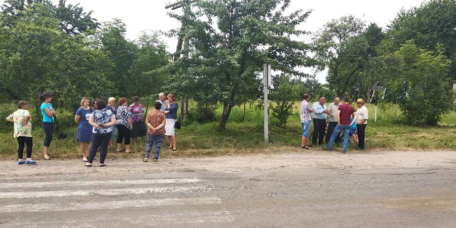 У двох селах на Волині перекрили дорогу: вимагають справедливої ціни на молоко