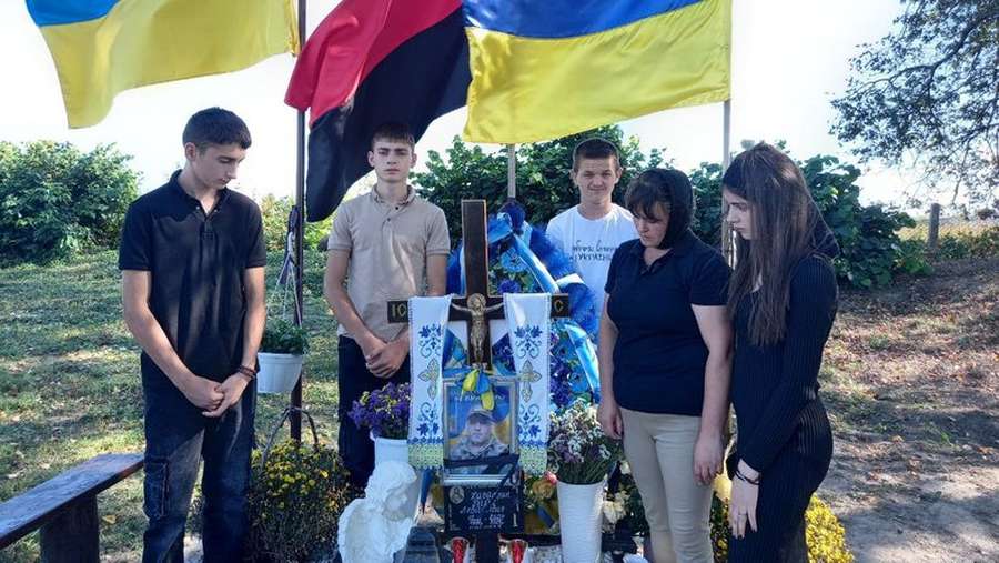 Любив Україну і пішов її захищати: родина загиблого бійця з Волині просить надати йому звання Героя України (фото, відео)