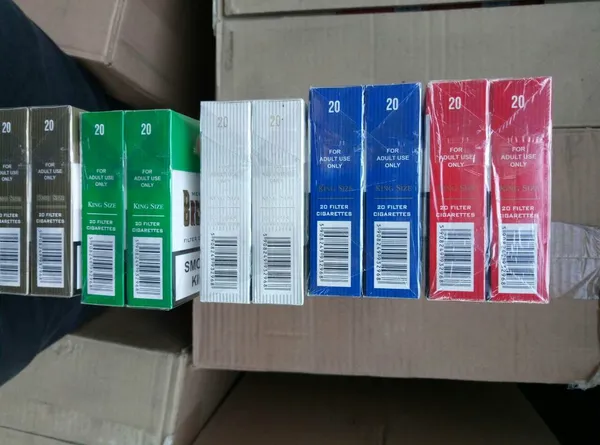 На кордоні з Білоруссю затримали вантажівку  з великою партією сигарет (фото, відео)