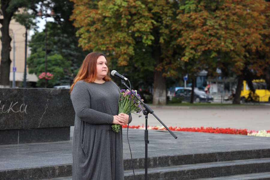Лучани в центрі міста вшанували річницю смерті Лесі Українки