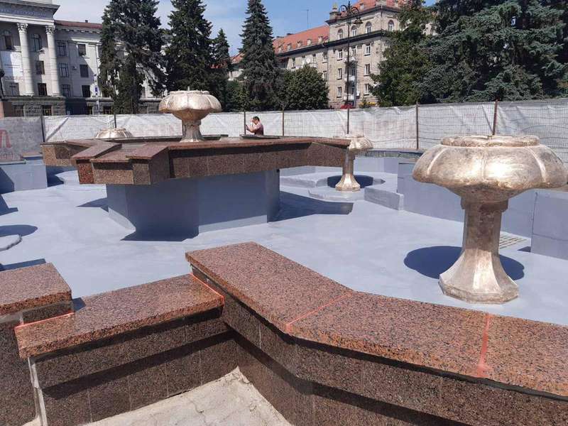 У Луцьку відремонтували фонтан на Волі: коли запрацює (фото)