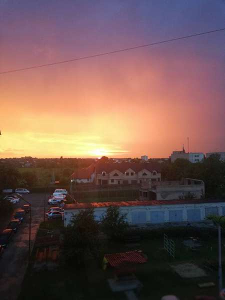 «Підривний» захід сонця у Луцьку: світлини волинян із соцмереж (фото)