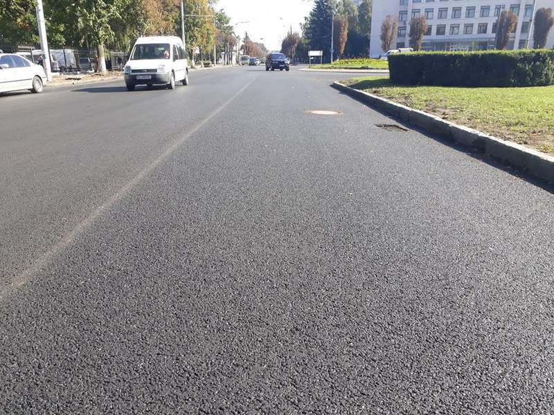 Показали, як у Луцьку відремонтували дорогу біля «Авангарду» (фото)