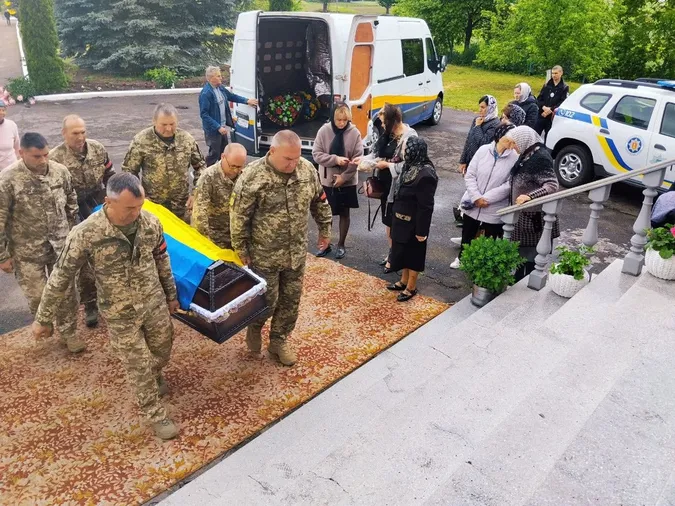 На Волині в останню дорогу провели Героя Олександра Дмитрука(фото)
