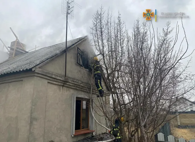 У селі на Волині спалахнув будинок (фото, відео)