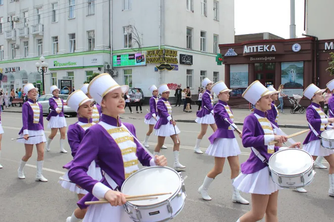 Школярі «промарширували» Луцьком (фото)