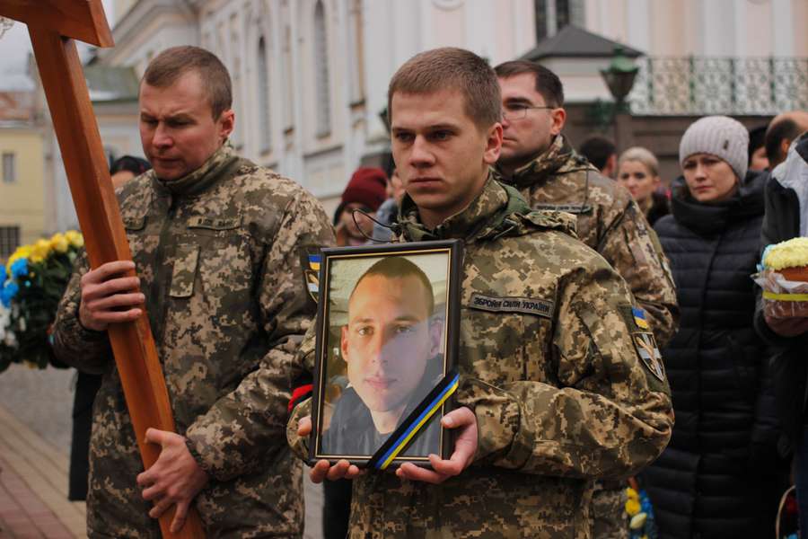 У Луцьку попрощалися з молодим воїном Іваном Газюком: він загинув за нас (фото, відео)