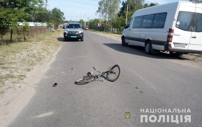 У селі Світязь рейсовий автобус збив 7-річного велосипедиста (фото, відео)