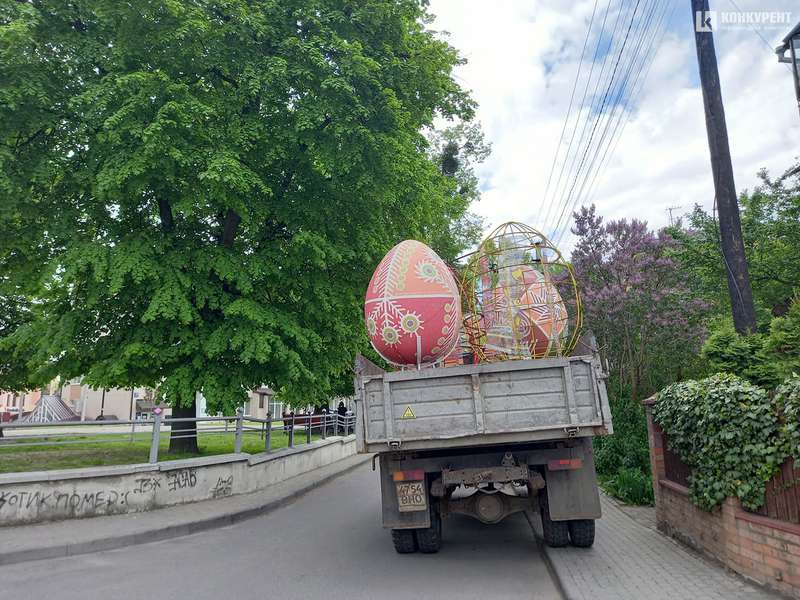 З центру Луцька забрали великодні яйця (фото)