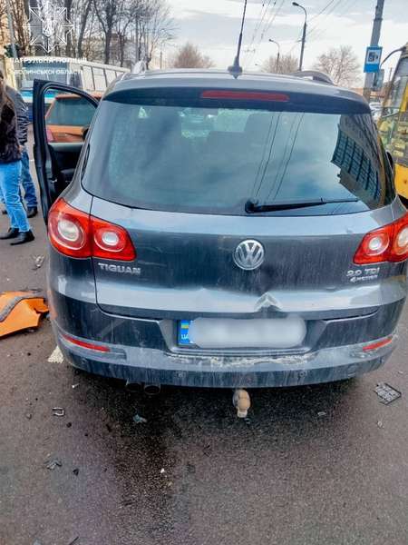 У Луцьку водійка Volkswagen «пролетіла» на червоний та протаранила дві автівки (фото)
