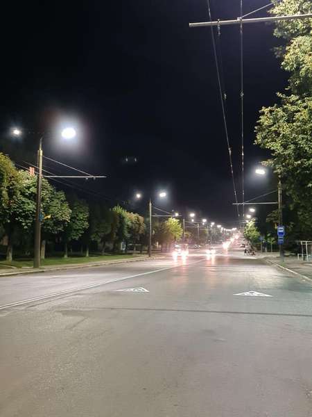 Проспект Відродження в Луцьку засяяв LED-ліхтарями (фото)