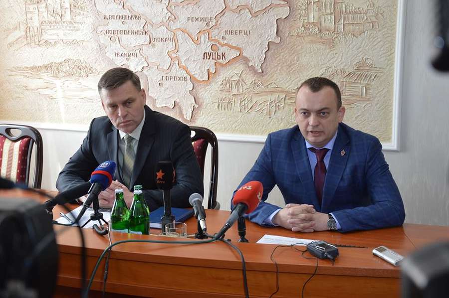 Петро Шпига та Юрій Фелонюк під час прес-конференції><span class=