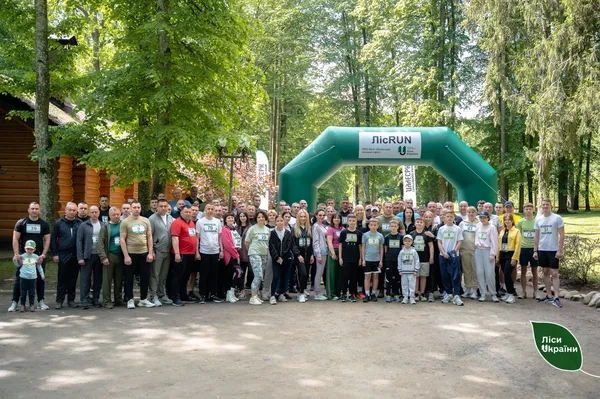 Лісівники на Волині пробігли благодійний забіг, аби здійснити мрію дітей загиблого колеги (фото)