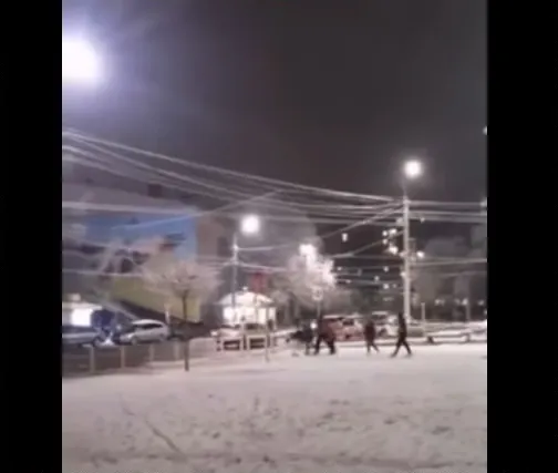 У Луцьку молодь «дрифтувала» на візку із супермаркету (відео)