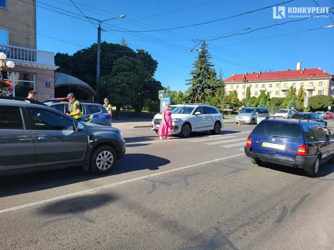 Навпроти ВНУ у Луцьку «ауді» збила дівчину на пішохідному переході (фото)