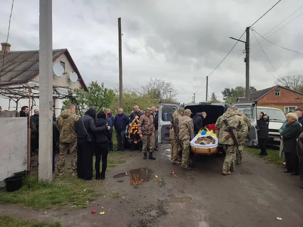 Загинув на Луганщині: в Ківерцях прощались із штаб-сержантом Волинської тероборони Миколою Пащуком (фото)