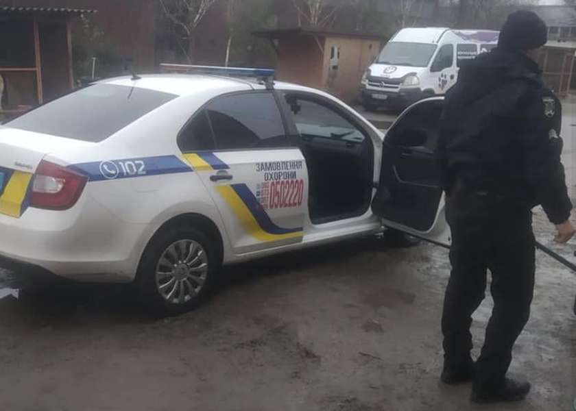 Зворушлива історія: у Луцьку поліцейські врятували цуценя (фото)