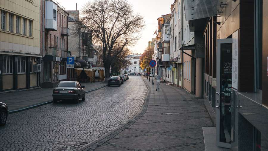 Трохи сонця, кольорів і тепла: листопад на вулицях Луцька (фото)