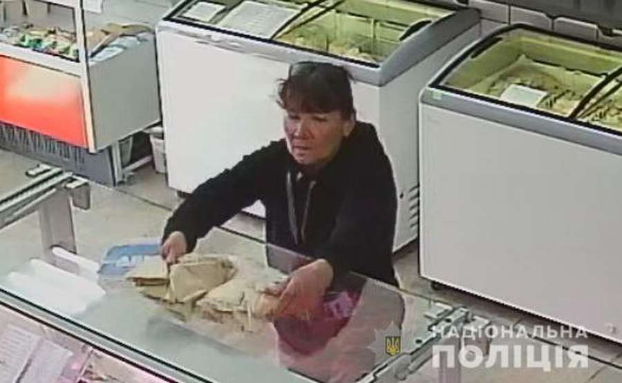 Крадіжки у Луцьку: поліція просить допомогти встановити особу жінки (фото)