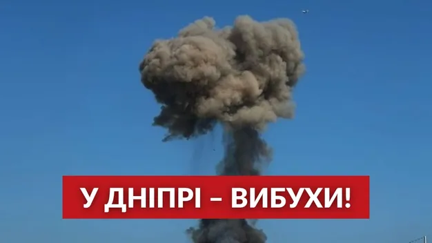 Вибухи у Дніпрі: уламки ракет впали на будинки (відео)