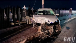 У Володимирі п’яний водій влетів у паркан і зніс опору (фото, відео)