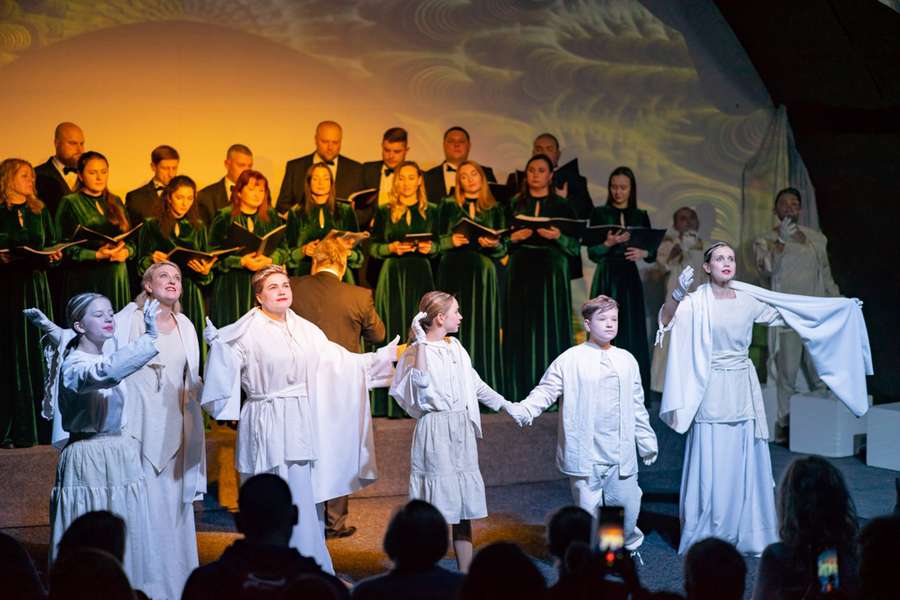 «Тиша», що грає на струнах душі: у Луцьку відбулося чуттєве музичне різдвяне дійство (фото)