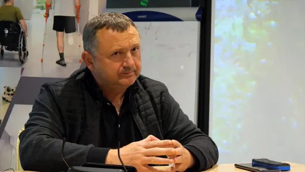 «Туалетна схема» чи бізнес-провал: хто стоїть за недобудованою халупою у Луцьку (фото)