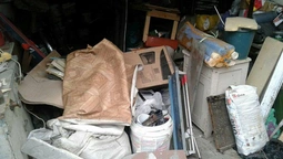 Муніципали показали, що лучани зберігають у незаконних гаражах (фото) 