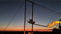 Найвища в Україні: на Волині встановили гойдалку (фото, відео)