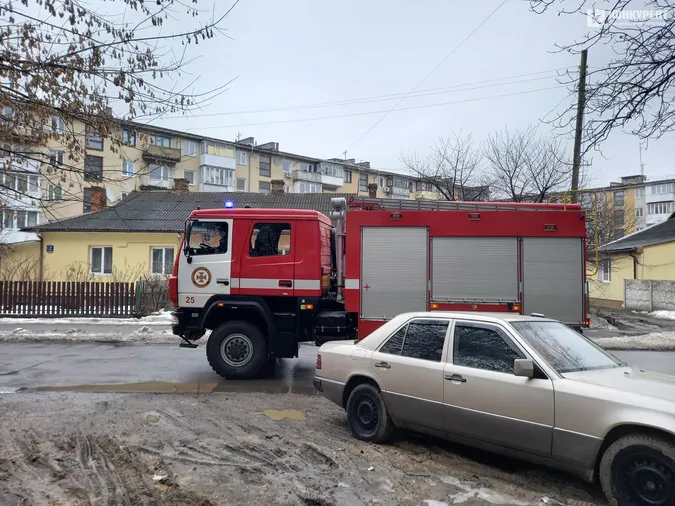 У Луцьку в багнюці застрягла вантажівка (фото)