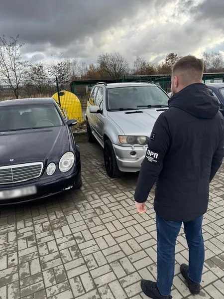Ввезли і продали понад 700 авто: на Львівщині викрили псевдоблагодійників (фото)
