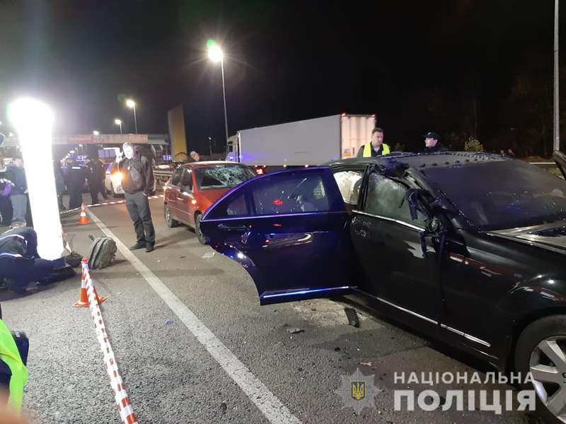 У Києві вибухнув «мерседес» бізнесмена: водію відірвало голову (фото)