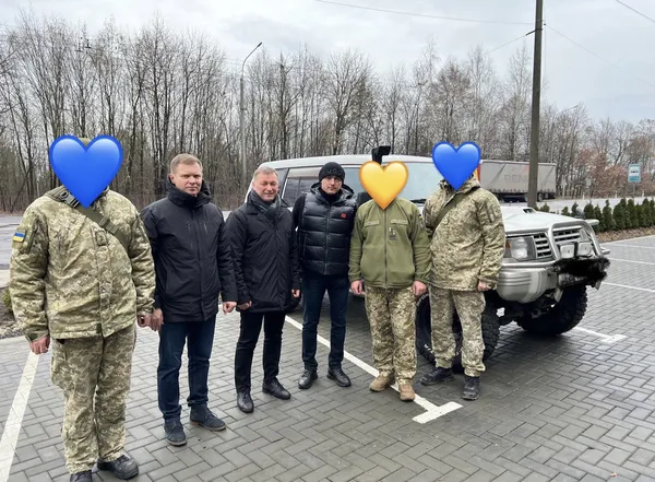 Волонтери передали волинським прикордонникам авто (фото)