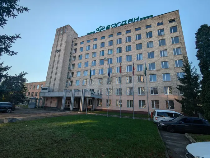 Офіси та склади луцького «Богдана» здають в оренду (фото)