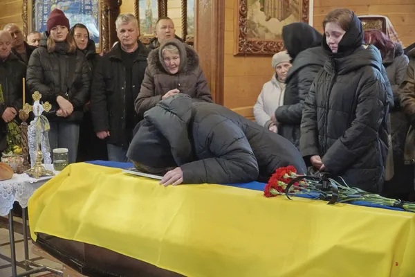 Загинув пів року тому: у Володимирі провели в останню дорогу воїна Володимира Пойду (фото)