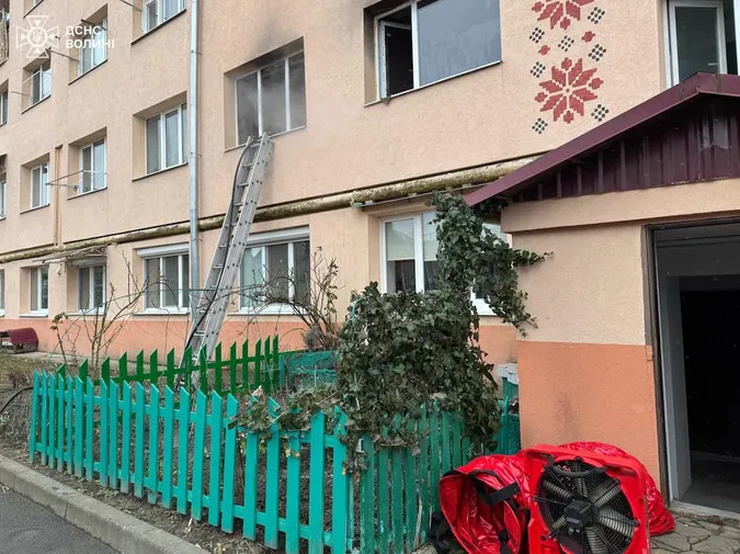 У Луцьку горіла квартира – мешканців евакуювали (фото)
