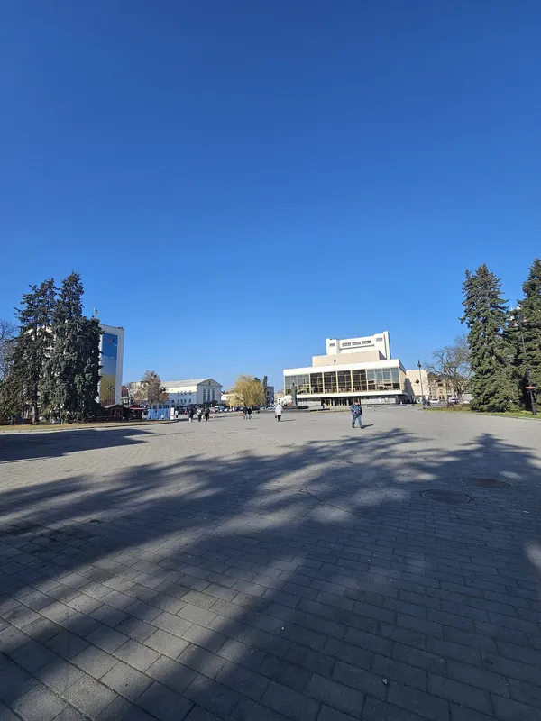 Пригріває сонце і цвітуть бруньки: мережу замилували фото весняного Луцька (фото)