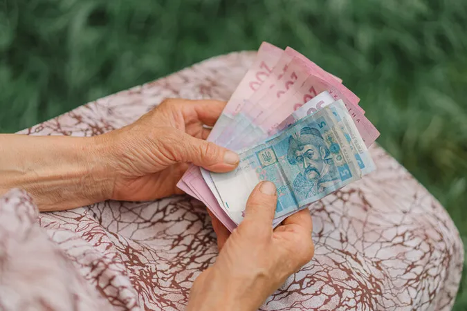 Деяким пенсіонерам можуть скасувати виплати: кому саме