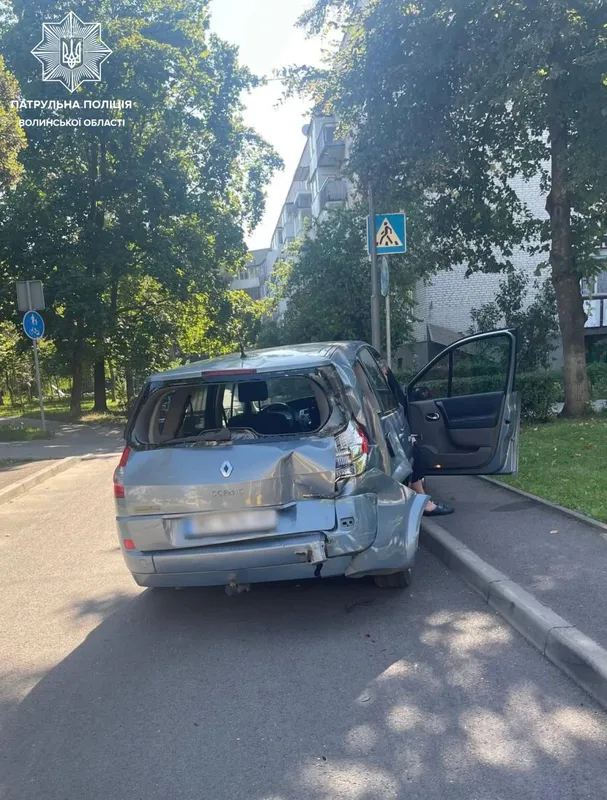 У Луцьку маршрутка протаранила легковик (фото)