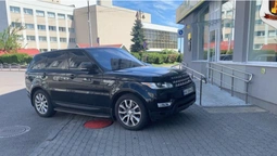 Залишив Land Rover посеред тротуару: в Луцьку оштрафували паркохама (фото)