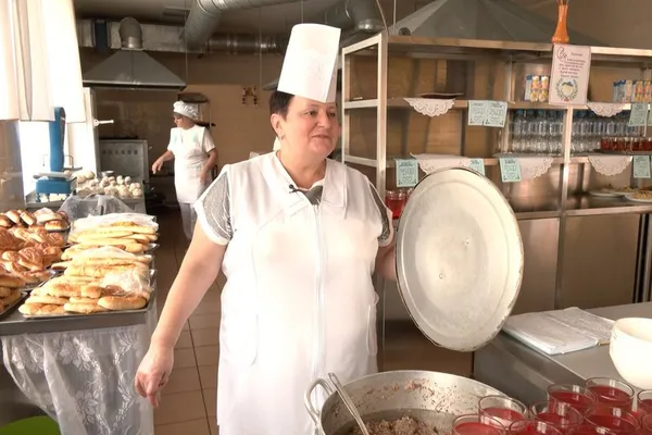 Завідувачка їдальні Луцького ліцею №9 Ірина Демидюк