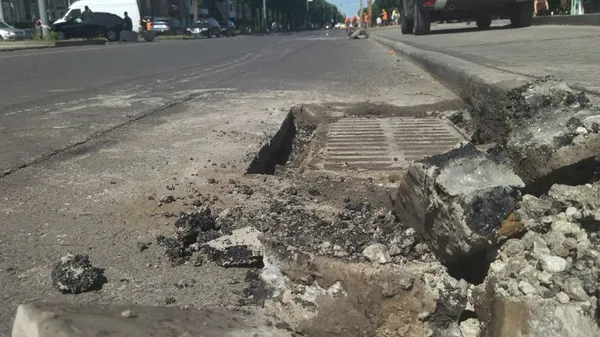 Коли відновлять рух транспорту на проспекті Волі (відео)