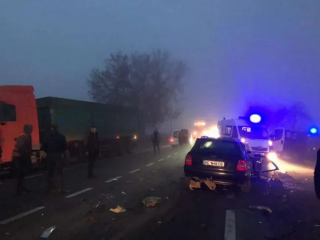 На дорозі Луцьк-Львів – автотроща: є постраждалі (фото)
