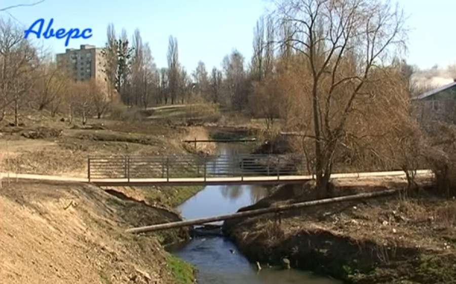 У Луцьку реконструювали небезпечний пішохідний міст. Відео