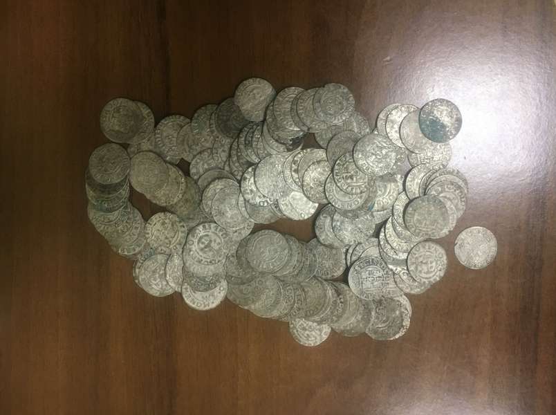 У Польщу намагалися вислати понад 700 старовинних монет
