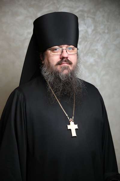 В Чернівцях побили єпископа УПЦ МП, якого раніше заскочили в ліжку з хористом